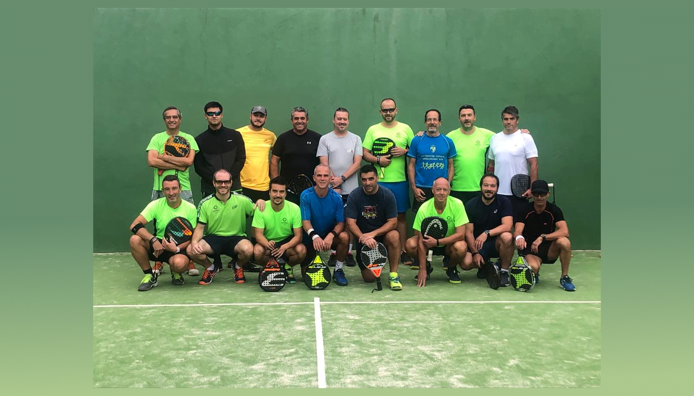 Equipo de pádel de veteranos